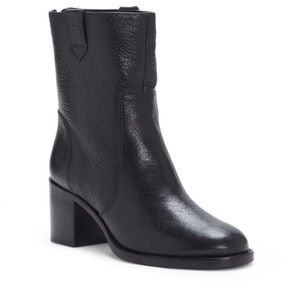 NWOB textured leather Vince Camuto Zanilla boots